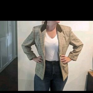 Plaid Women's Jacket with Black Collar